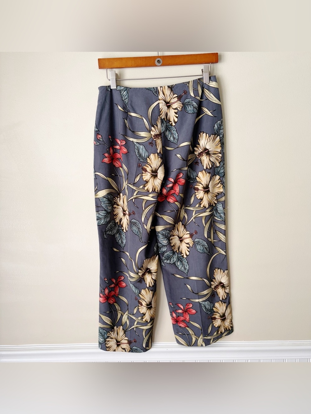 Tommy Bahama | Vintage Y2K 100% Silk Cropped Pants Tropical Hawaiian Size 4 - Picture 4 of 5